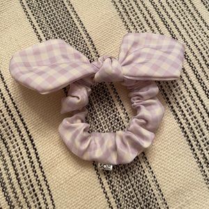 Stoney Clover scrunchie
